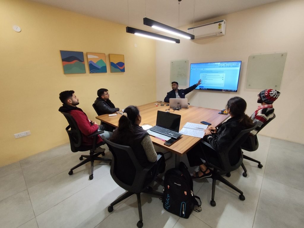 Students attending a digital marketing class at Rocket Growth